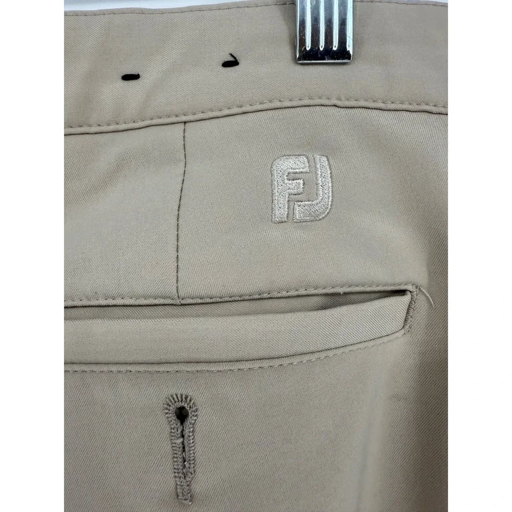 FootJoy Men's Golf Shorts Beige Performance Lightweight Size 42 see pics